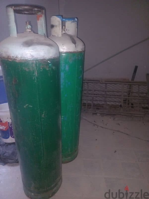 2 Big hotel size cylinder with gass 0