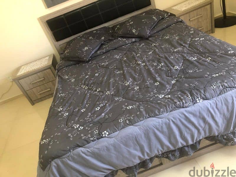 queen size bed for sale with mattress and 2 comidino 1