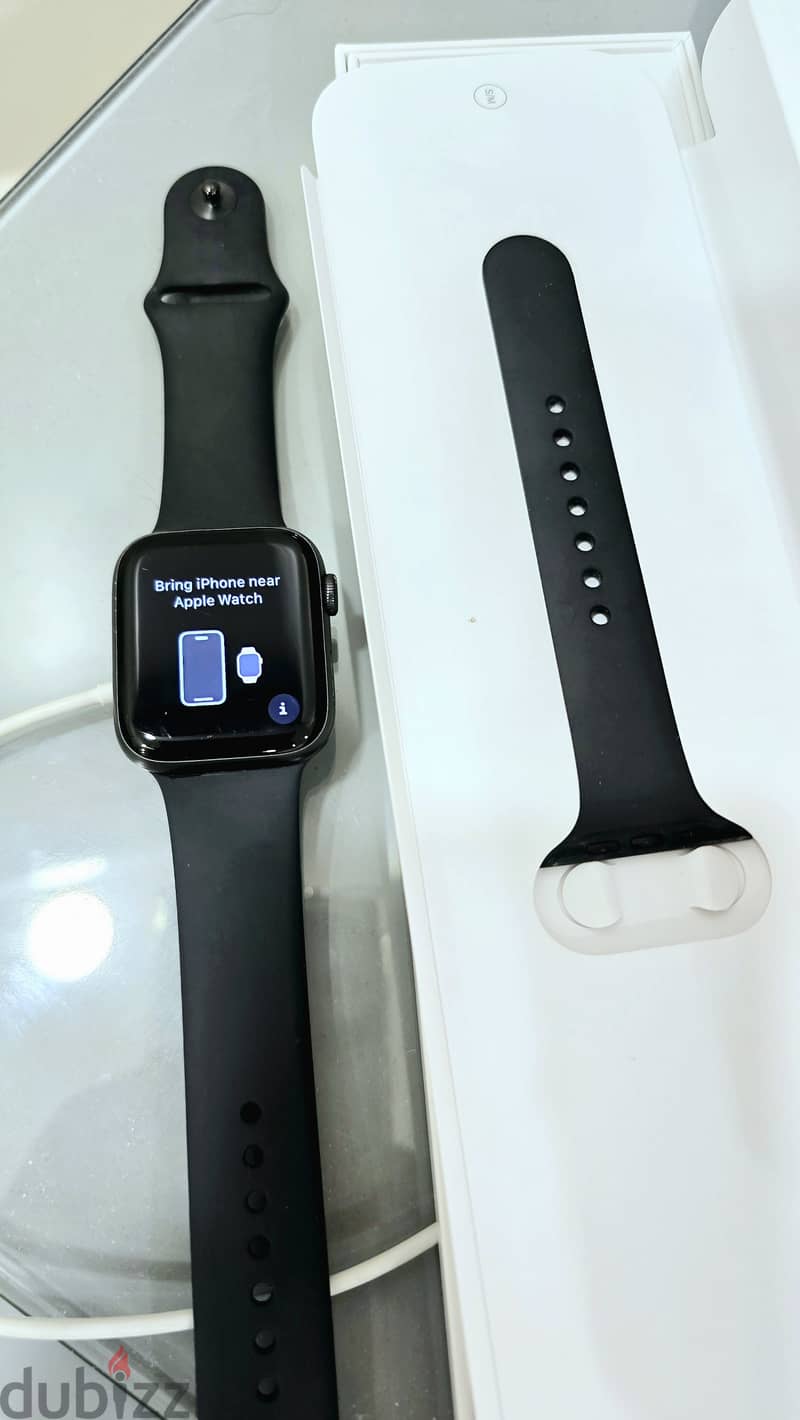 Used Apple Watch SE, 44mm in excellent condition ساعة أبل SE قياس 44 1