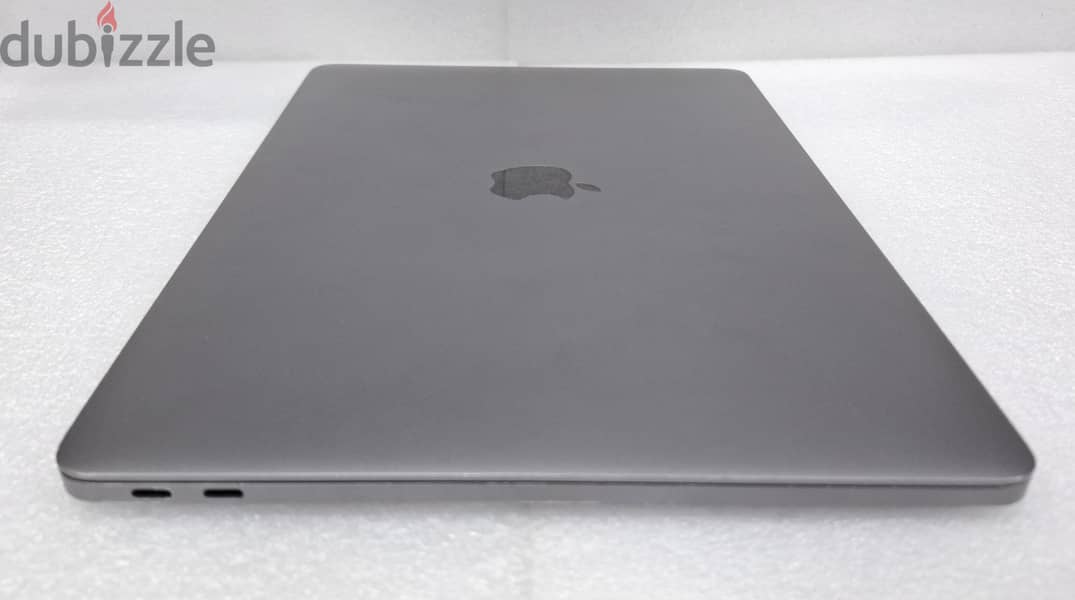 MACBOOK Pro 2017 Core i5 13.3" Quad HD IPS Display 8GB RAM FREE AirPod 10