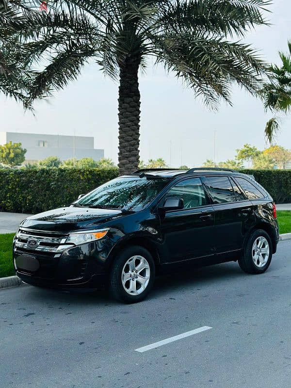 Ford Edge 2013 model. Compact SUV Jeep in very large rear seat with AC 3