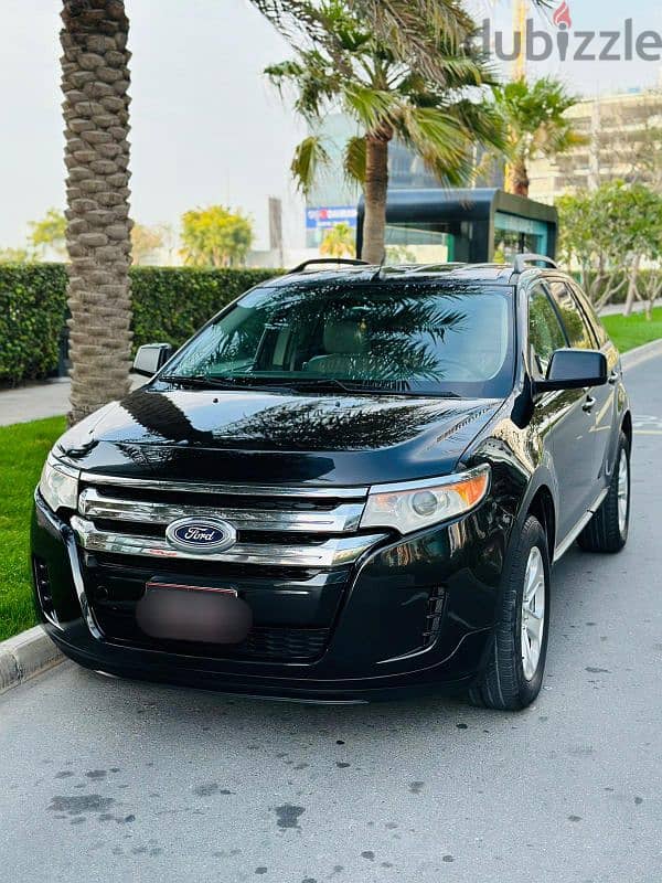 Ford Edge 2013 model. Compact SUV Jeep in very large rear seat with AC 5