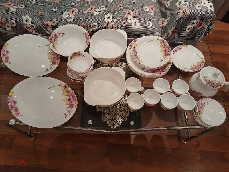 a beautiful 54 pieces glass dinner set for sale. condition 10/10 1