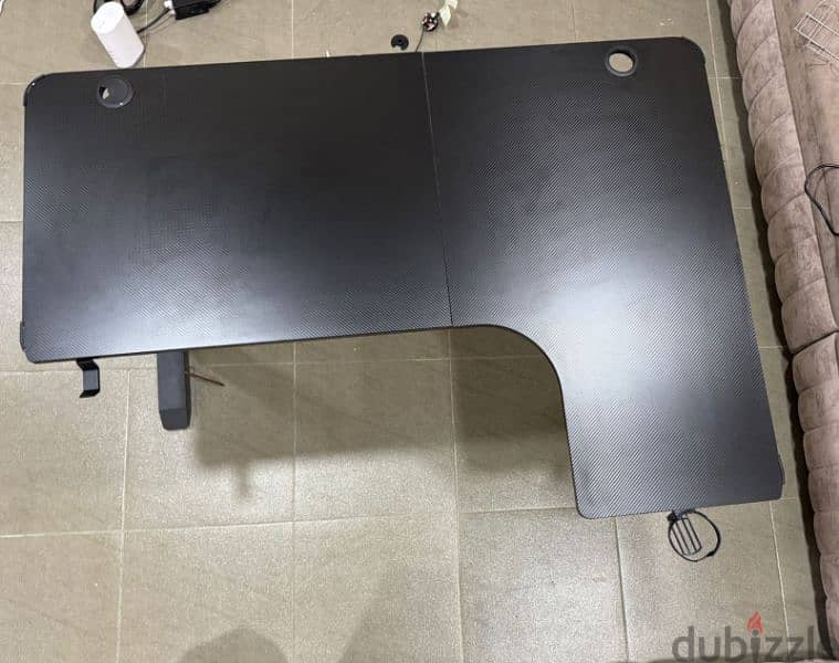 gaming table for sale in perfect condition 0