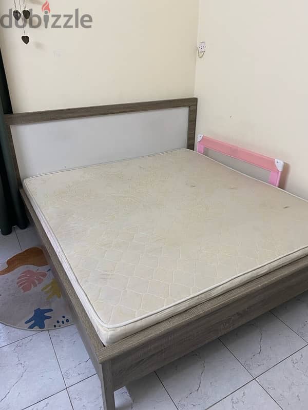 Queen Size Bed (180x200cm) 1