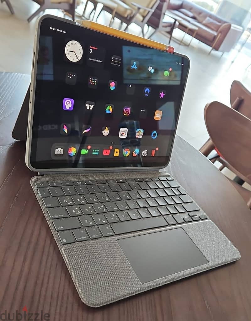 iPad Pro 11" M1 (3rd Gen) + Logitech Combo Touch Case + Apple Pencil 0