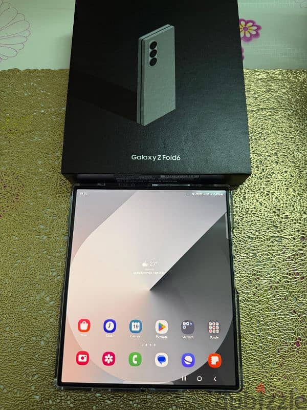 EXCELLENT CONDITION SAMSUNG GALAXY ZFOLD 6 , 512GB memory phone 4 SALE 0