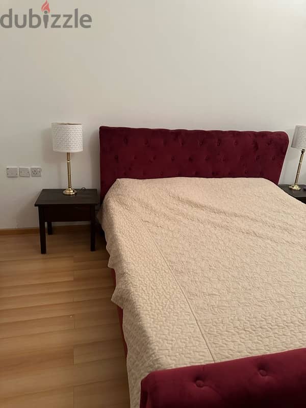 in excellent condition bed with mattress and 2 side table 0