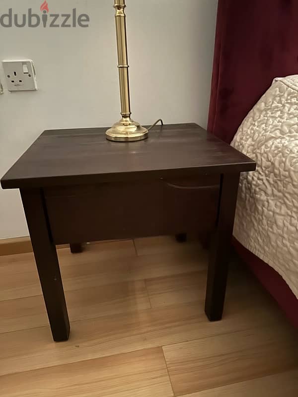 in excellent condition bed with mattress and 2 side table 1