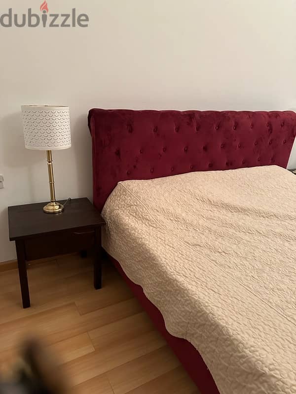 in excellent condition bed with mattress and 2 side table 2