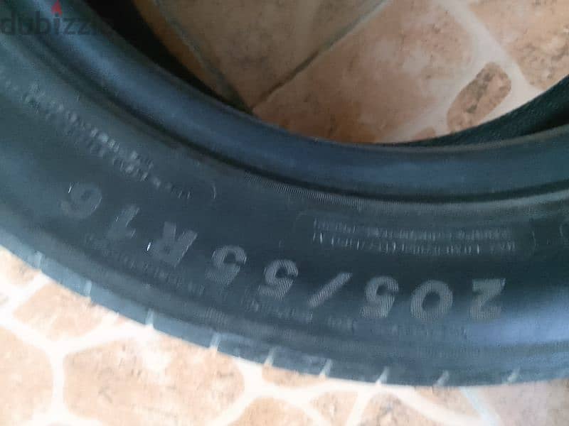 يوجد عدد ٢ تواير مقاس 205/55R/16نظيف وبحالة ممتازه 0