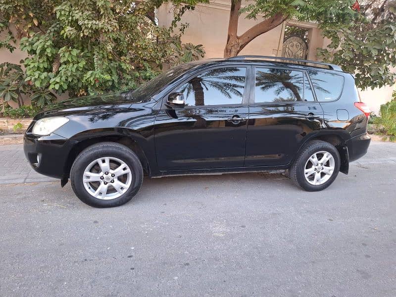 Toyota RAV4 2012 second owner family use very clean android screen 4