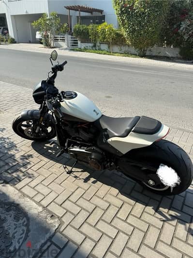 2019 Harley Davidson FXDR with aftermarket exhaust