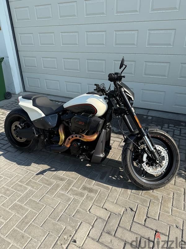 2019 Harley Davidson FXDR with aftermarket exhaust 4