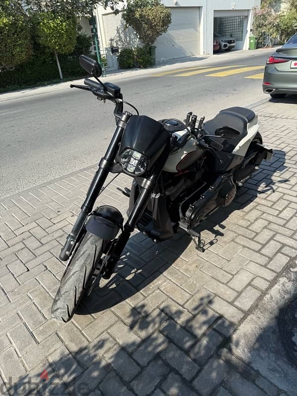 2019 Harley Davidson FXDR with aftermarket exhaust 6