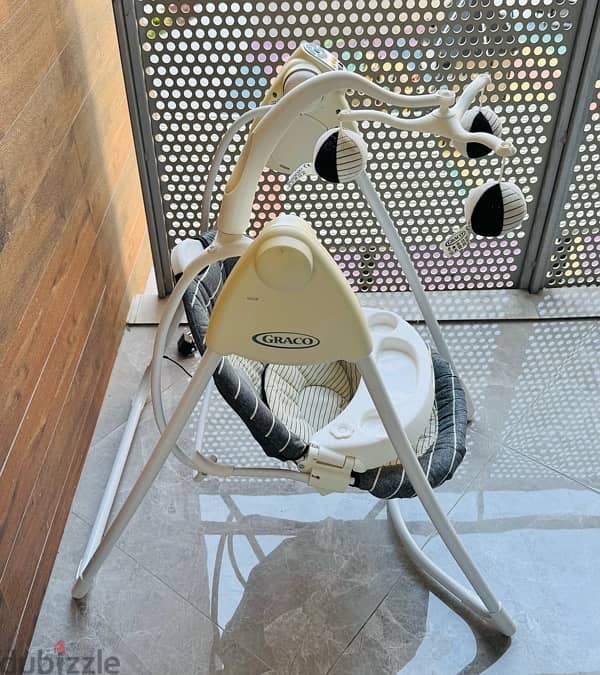 Graco baby swing. 2