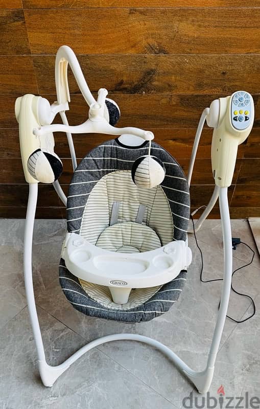 Graco baby swing. 4