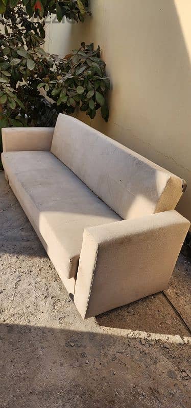 Sofa: 3 to 4 people