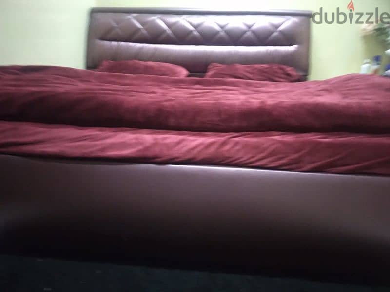 Bed Set for sale with 2 side tables for sale (Urgent) 1