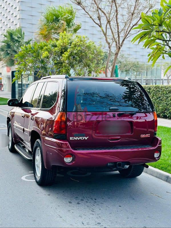 GMC Envoy 2005 Model. Very well maintained Jeep in excellent condition 8