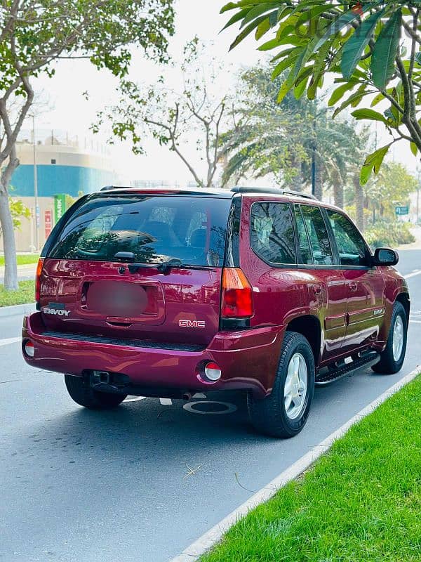 GMC Envoy 2005 Model. Very well maintained Jeep in excellent condition 9