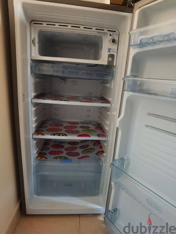 daewoo fridge 240liters for sell 1