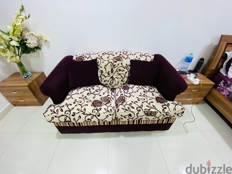 3-seat sofa (2 units) with carpet (5*2m). 2