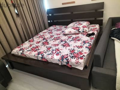 bed with driver 200 cm to 2 cm good condition with delivery 40 bd only