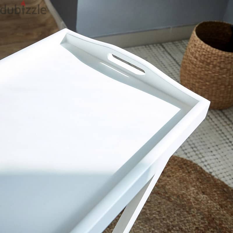 2 white tray tables/ round/ rectangle 10