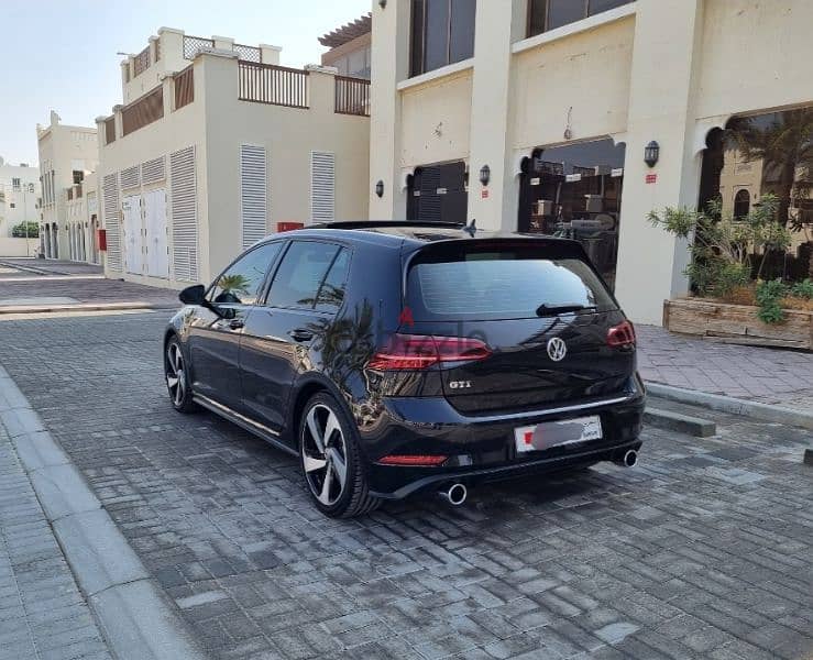 VOLKSWAGEN GTI 2019 4