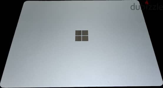 Microsoft laptop go, mild usages and brand new condition