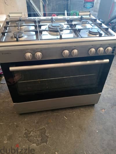 oven for sale good condition only 2 month usad