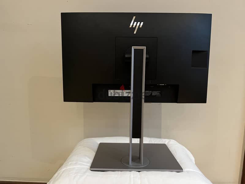 HP E223 Rotating Monitor 1