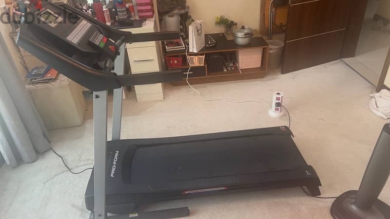 keyboard  and treadmill for sell 1