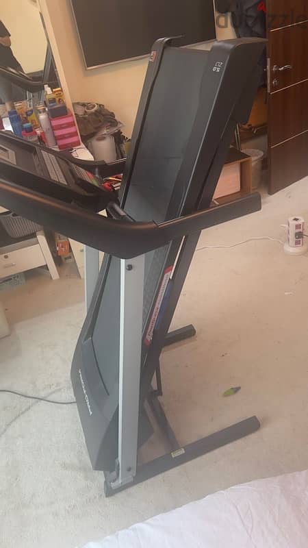 keyboard  and treadmill for sell 5