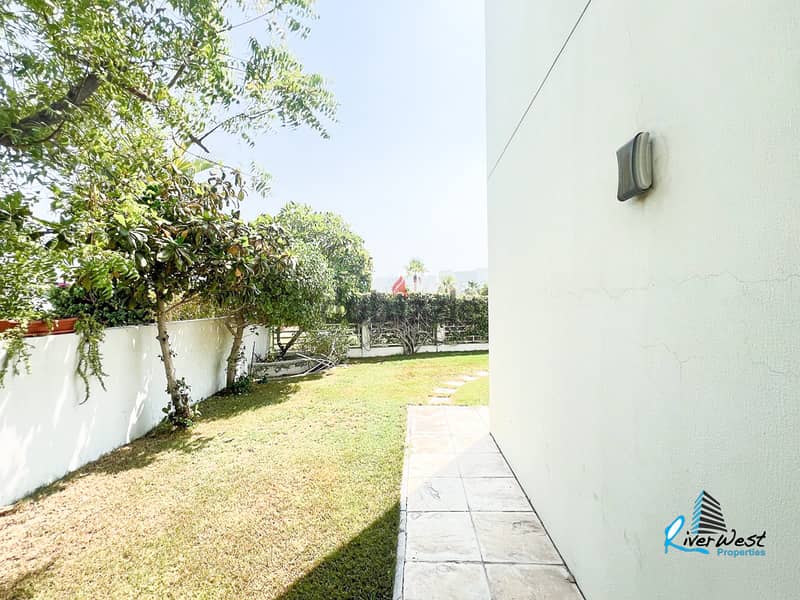 Well-maintained 4 Bedroom garden villa for rent 9