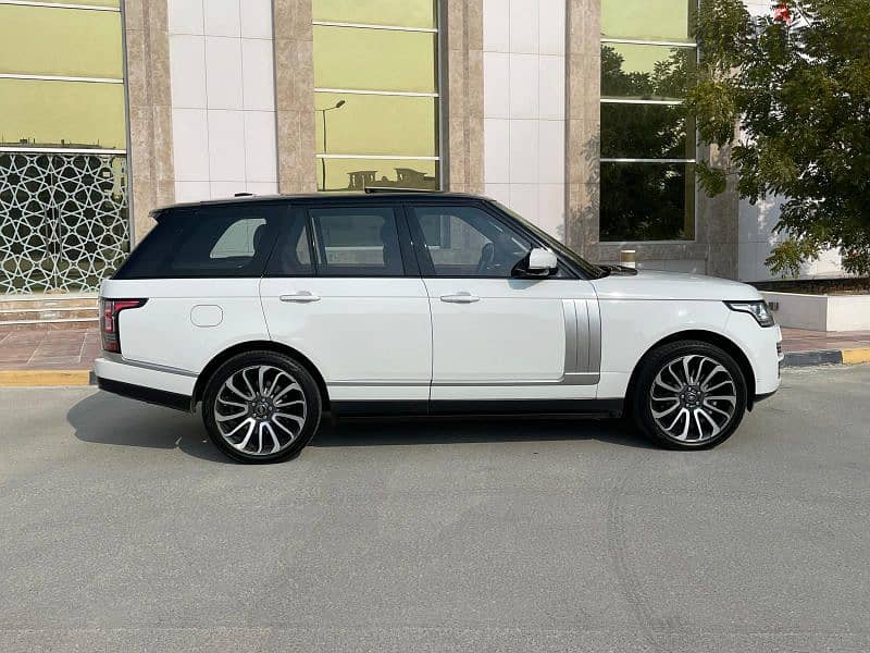 2015 model Range Rover Vogue Autography 2