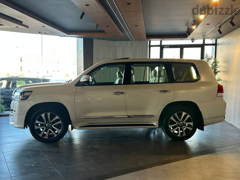 Toyota Land Cruiser MODEL  2019 GXR V8 GRAND TOURING  FOR SALE 3