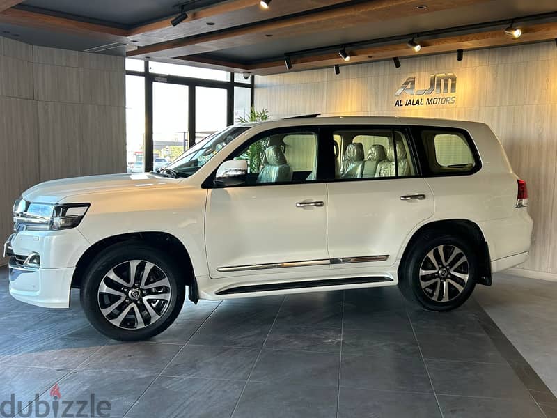 Toyota Land Cruiser MODEL  2019 GXR V8 GRAND TOURING  FOR SALE 11