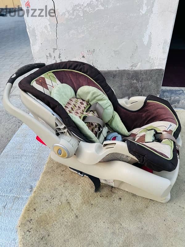 Graco Infant baby Car Seat for sale in 10 BD Only , pick up from Riffa 5