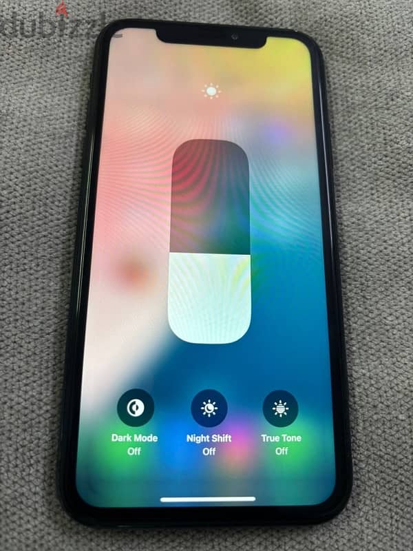 iphone xr  64 gb 1