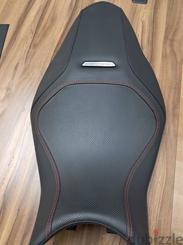 Ducati Monster 1200R Lowdown Seat Performance 0