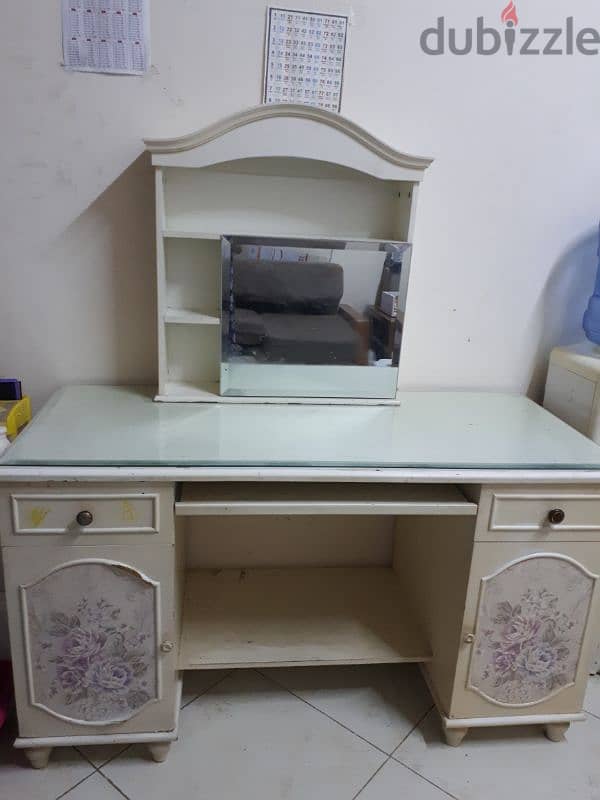 dressing table urgent for sale. 0