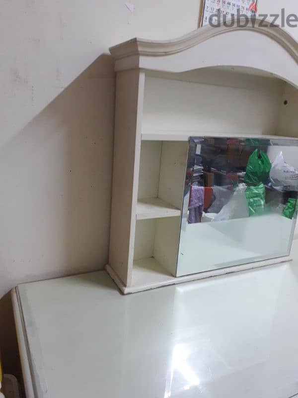 dressing table urgent for sale. 1