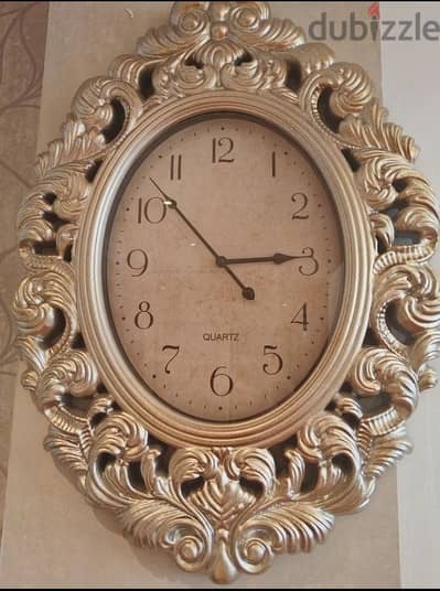 A big & beautiful wall clock selling for 5 bd.