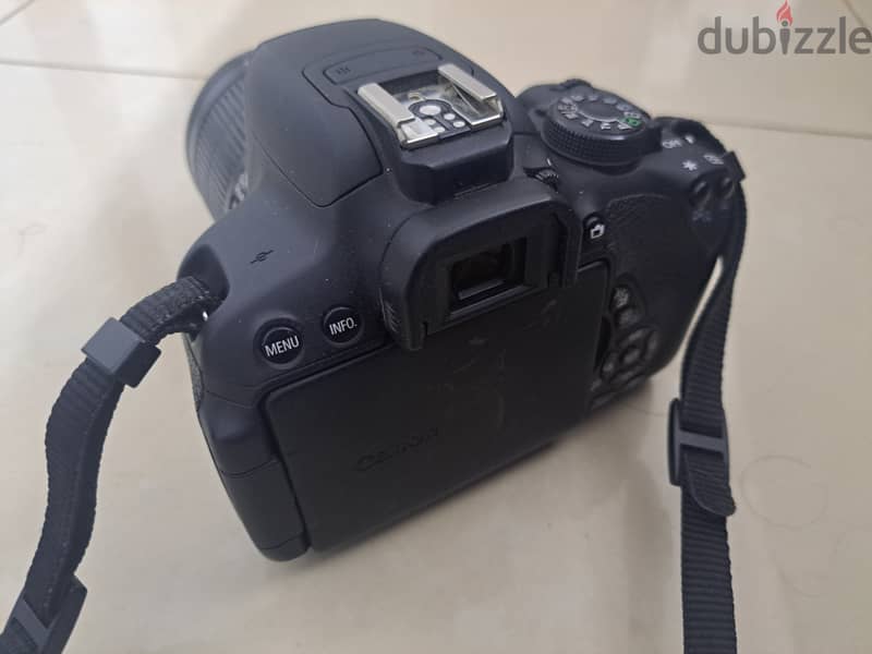 Canon DSLR Camera D700 1