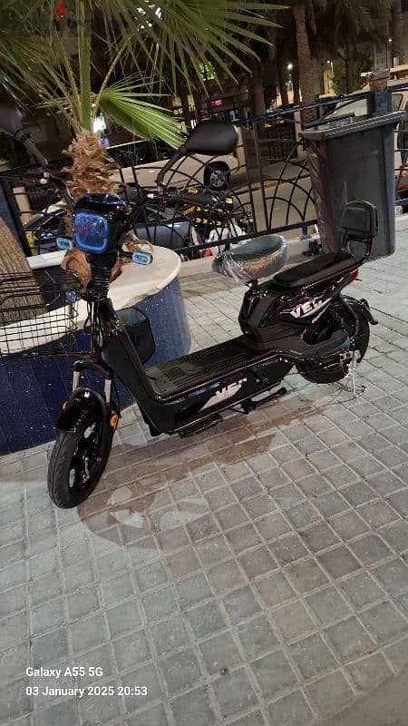 Electric scooter 25% ducunt just WhatsApp 8