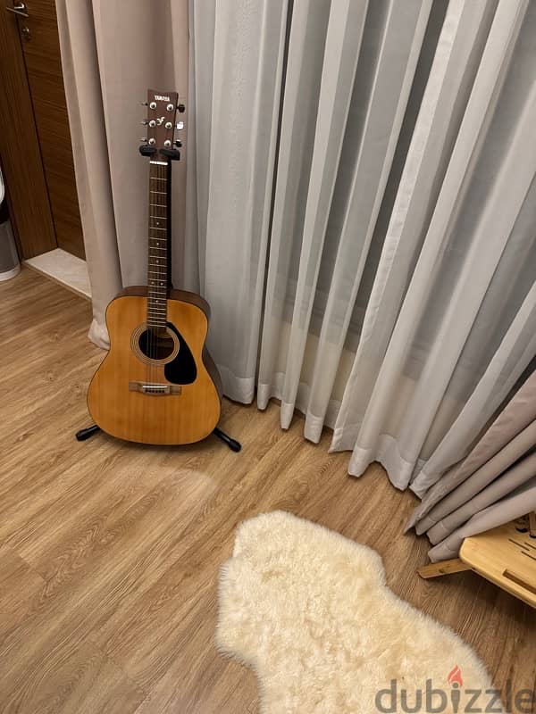 Yamaha guitar with stand 2