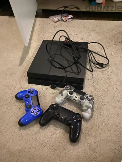 play station 4 with 3 controllers