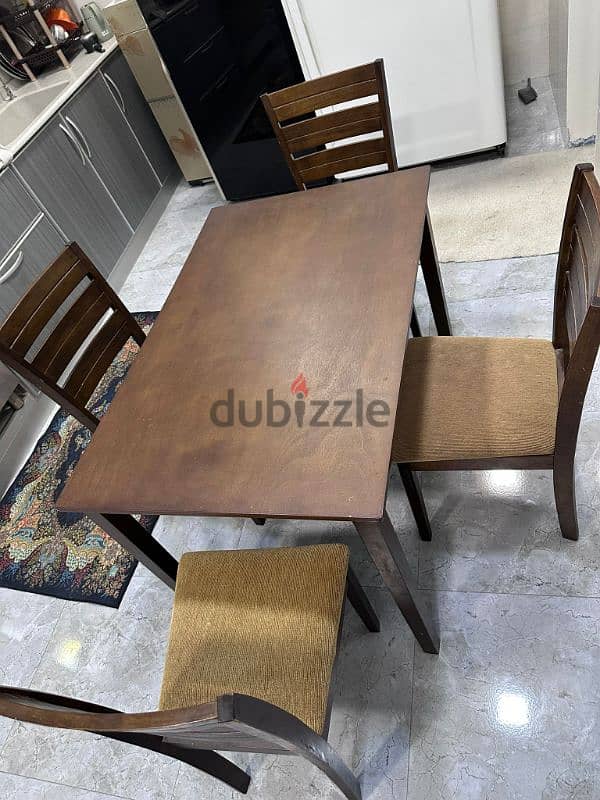 (36216143) Dining table with 4 chairs in good condition 25BD only 1